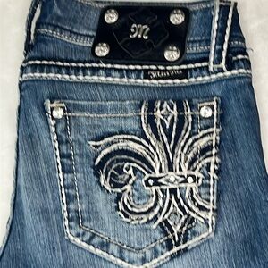 Miss Me Capri's size 28